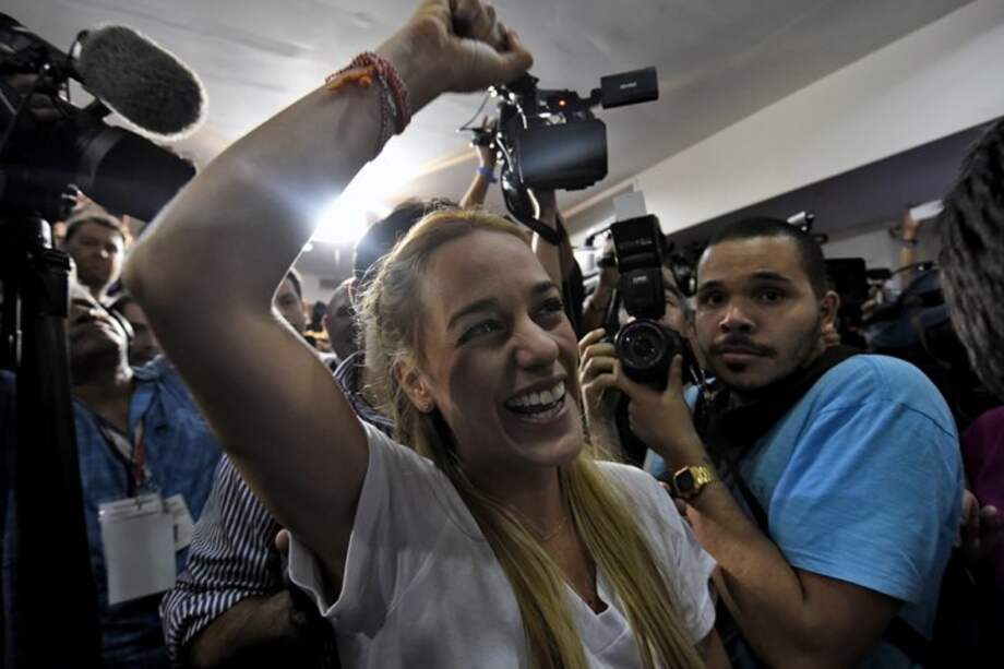 Lilian Tintori, esposa de Leopoldo López, es uno de los rostros más visibles de una coalición de oposición que, pese a su triunfo, tiene muchas tensiones internas. Foto: AFP