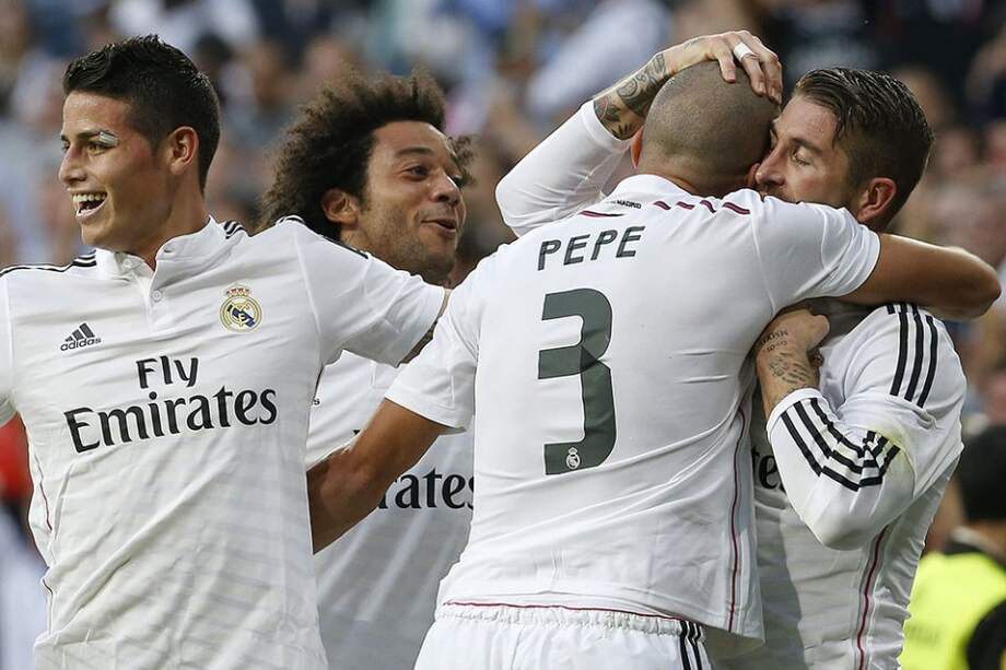 Los jugadores del Real Madrid celebran el tercer gol contra el Barcelona.//AFP
