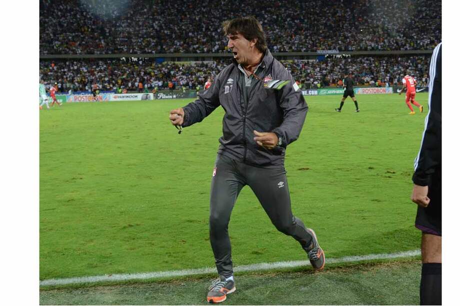Así celebró el técnico Gustavo Costas la clasificación a la final. / Luis Benav