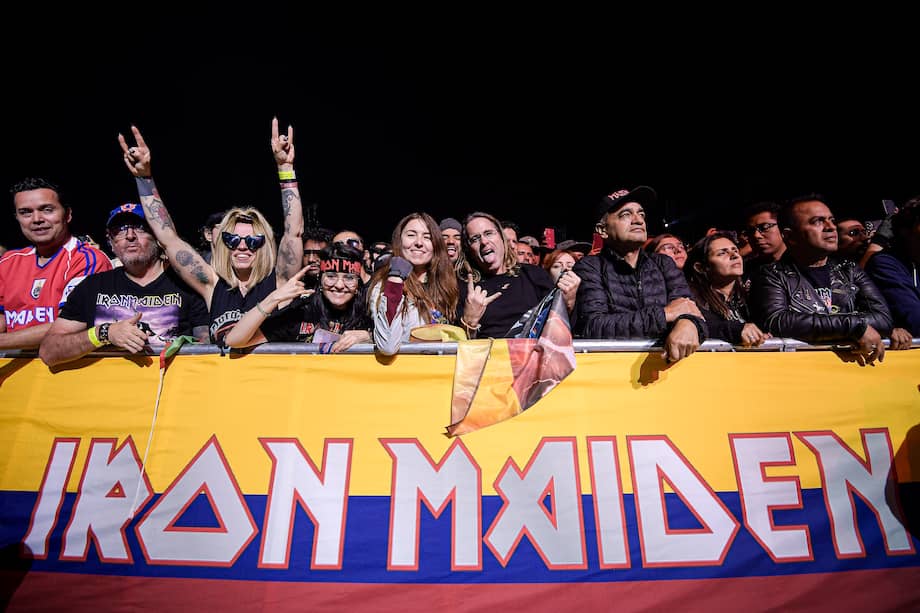 Concierto en el estadio el Campin de Bogotá, de esta banda británica de heavy metal, integrada por Steve Harris, Dave Murray, Adrian Smith, Bruce Dickinson, Nicko McBrain y Janick Gers.