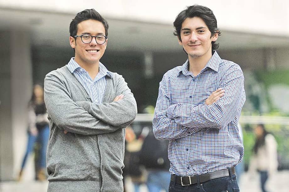 Harry Ramos, estudiante de economía, y José Jans Carretero, estudiante de derecho y filosofía, son beneficiaros del programa Quiero Estudiar, de la Universidad de los Andes. / Gustavo Torrijos - El Espectador
