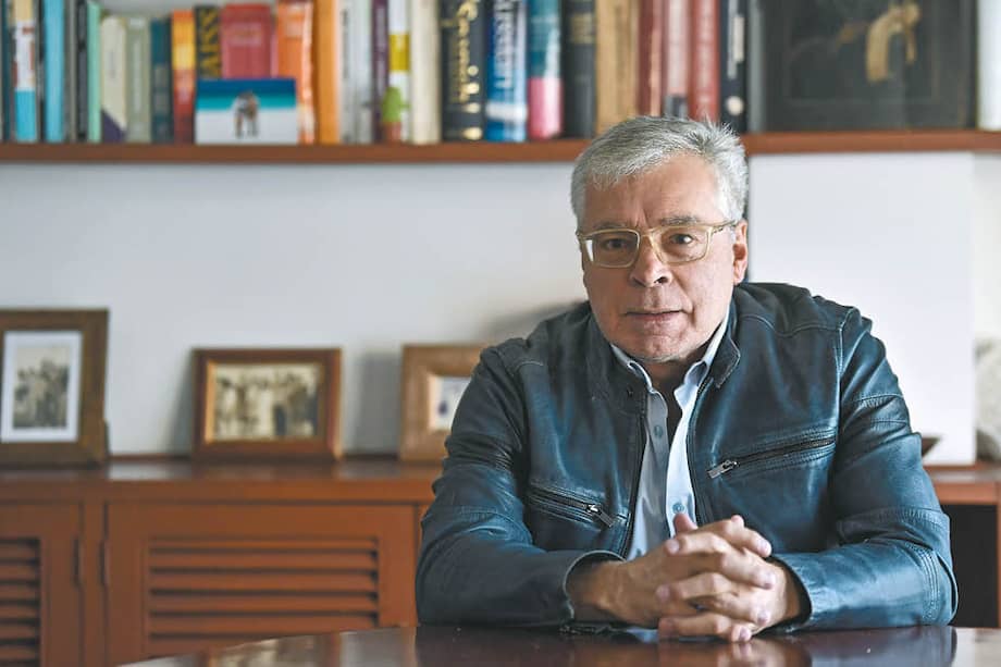 El profesor Fabio López de la Roche advierte: “(El presidente) parece que no tiene en cuenta lo que los lingüistas llaman el efecto ‘performativo’ del lenguaje que, en esencia, consiste en que con las palabras (ofensivas) se pueden construir realidades”.