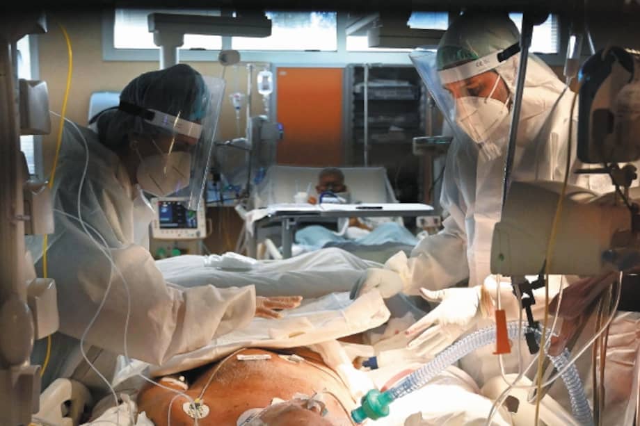 La escasez de Propofol, Etomidato y de Midazolam tiene muy preocupados a los médicos. / AFP