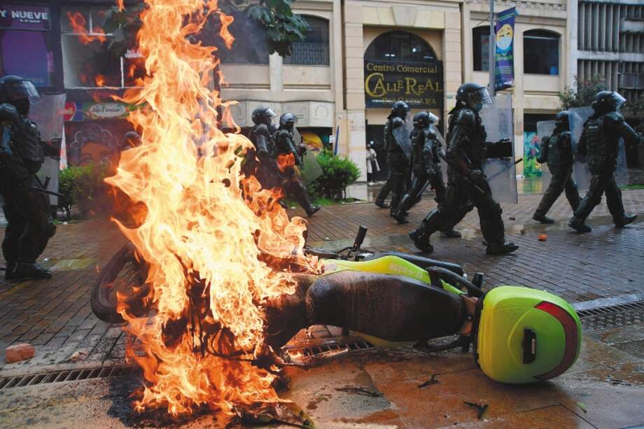 Aunque no hay muertos por protestas, hay días como el pasado martes en que la cifra de heridos supera los 200, entre policías y ciudadanos. / Óscar Pérez