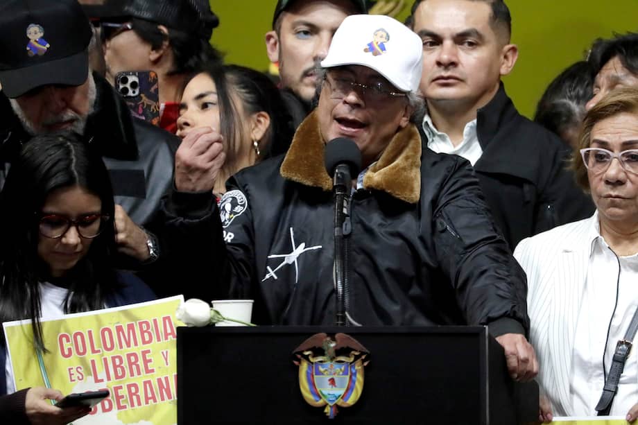 El presidente de Colombia, Gustavo Petro, pronuncia un discurso este miércoles, en la Plaza de Bolívar en Bogotá (Colombia).