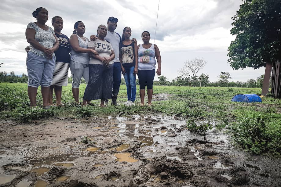 La familia Páez Díaz recibió el predio La Candelaria, sin embargo, Víctor Páez, cabeza de ese hogar, no pudo estar presente en la firma de las escrituras porque murió el pasado mes de marzo. / Germán Gómez Polo - El Espectador