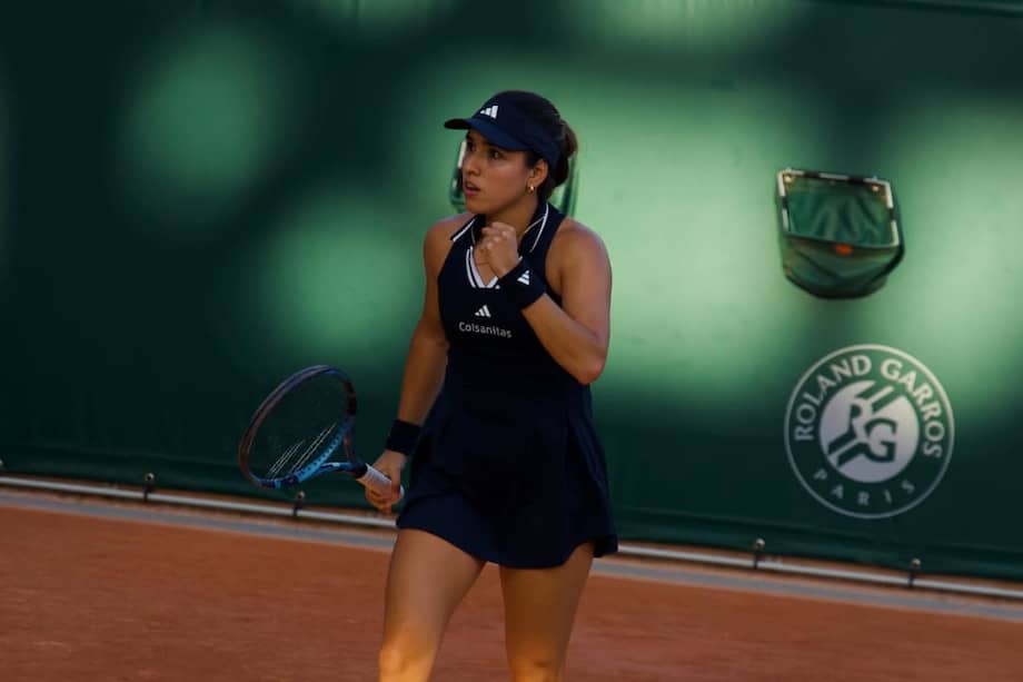 La tenista colombiana derrotó a la kazaja con parciales 7-5, 6-7 y 7-5 y avanzó a tercera ronda.