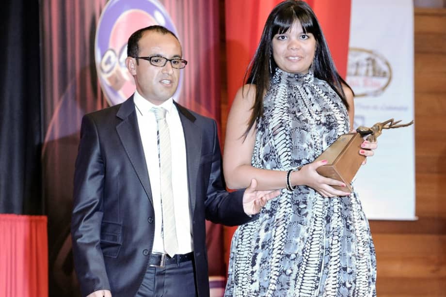 Elber Gutiérrez Roa y Laura Ardila, ganadores del premio de periodismo del CPB por la serie de reportajes titulada "Litigio en el Caribe", sobre el diferendo limítrofe entre Colombia y Nicaragua. / Gabriel Aponte