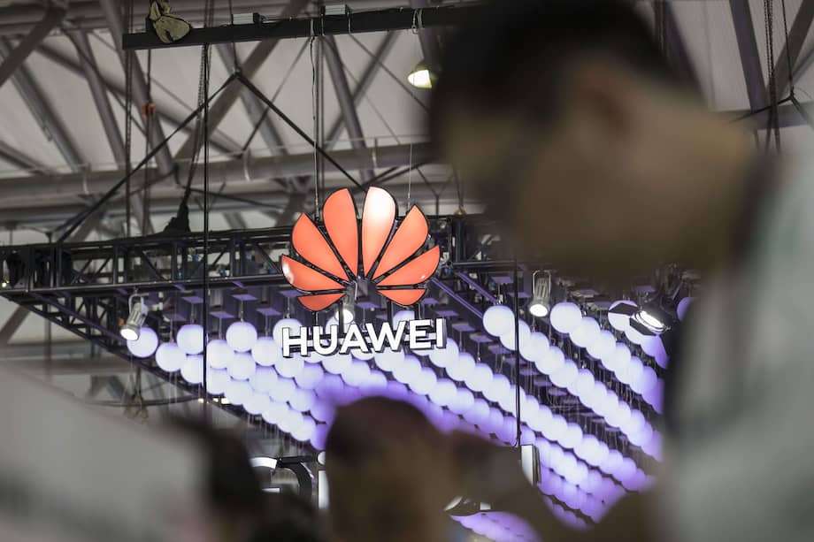 La Administración de Trump impuso límites estrictos a la capacidad de Huawei para hacer negocios con compañías estadounidenses. / Bloomberg News.