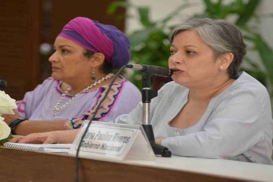 María Paulina Riveros, representante del Gobierno, y Victoria Sandino, de las Farc, hablaron durante una sesión especial en La Habana. / Ómar Nieto