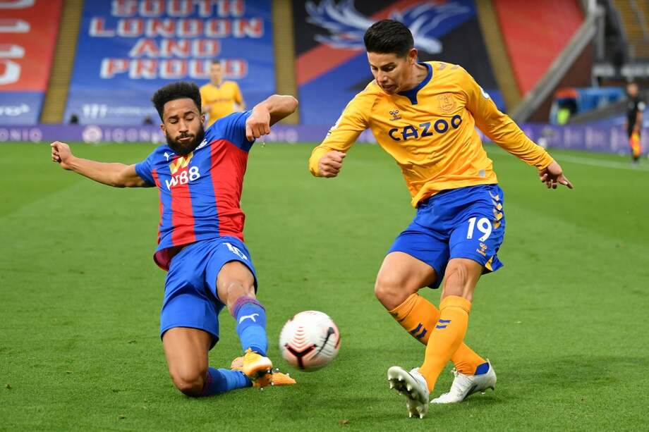 James Rodríguez (d), durante el partido de este sábado entre Crystal Palace y Everton.