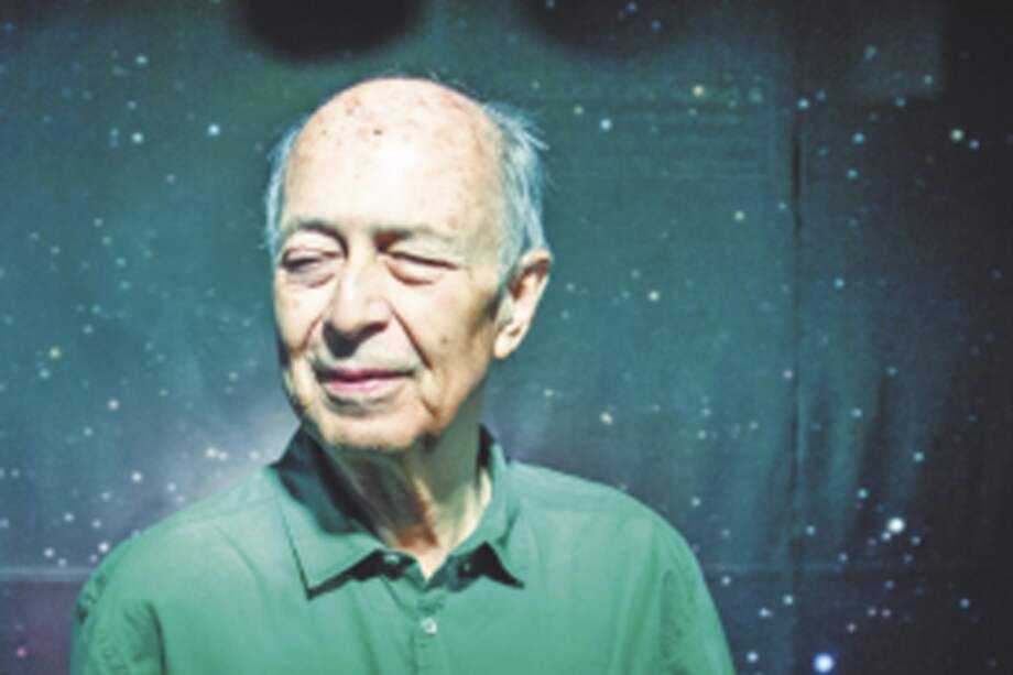 A sus 76 años, Javier conoció el universo