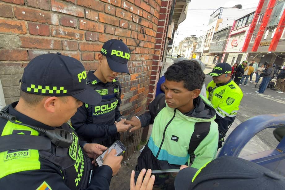 Tras el atentado con un explosivo ocurrido la noche del jueves 22 de enero en la carrera 16 con calle 23, la Policía de Bogotá anunció controles biométricos para controlar quién entra y quién sale de la llamada zona de tolerancia de la ciudad.