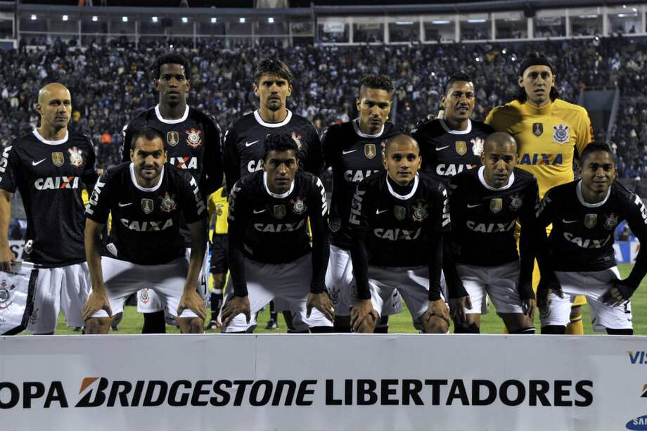Corinthians ganó la Copa Libertadores de América al vencer en la final del año pasado al Boca Juniors de Argentina. Ante el Chelsea inglés se coronó campeón del Mundial de Clubes, en diciembre. / AFP
