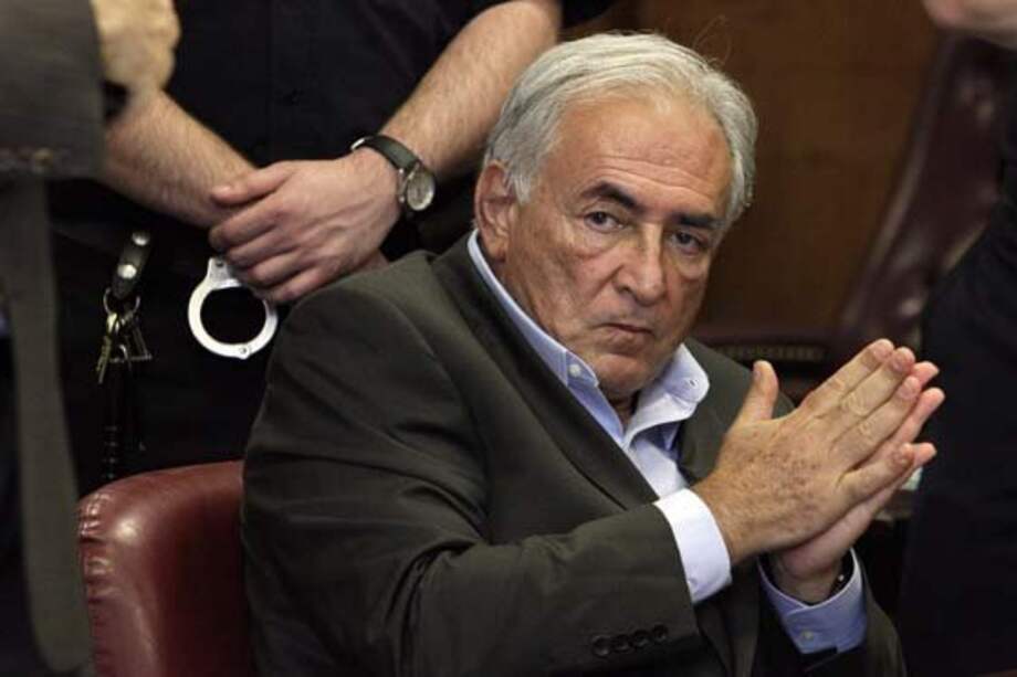 Dominique Strauss-Kahn resurge y supera a Hollande en sondeo presidencial en Francia