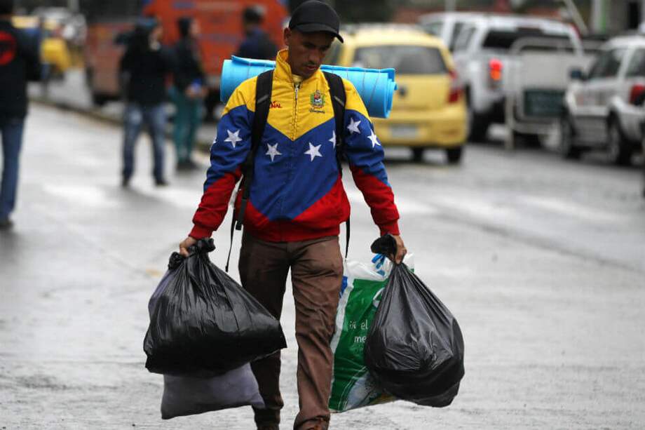 Para los venezolanos la parte más dura de toda la crisis, la que los tiene desesperados, es el apagón. / AFP