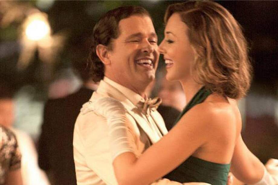 Carlos Vives y su esposa Claudia Elena Vásquez en el video "Bailar contigo".