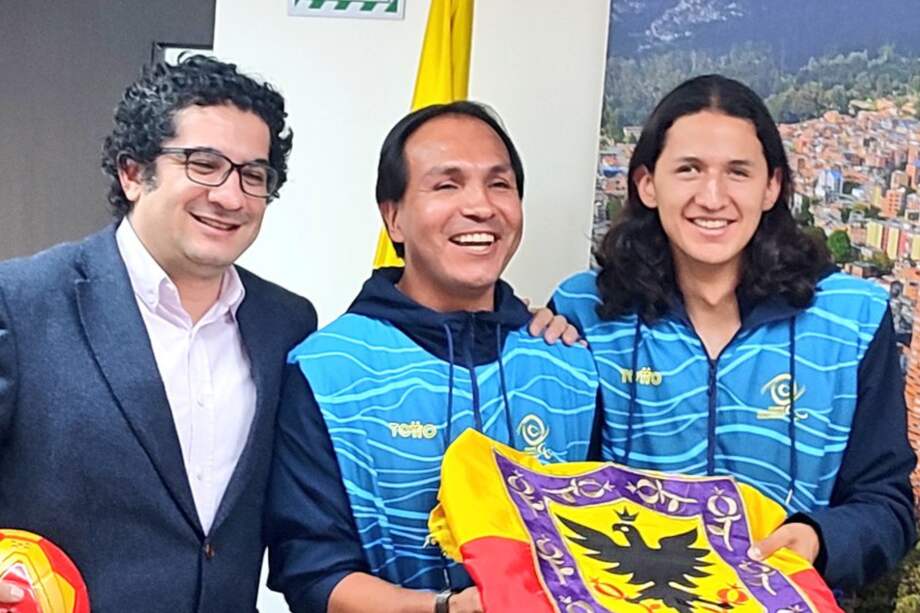 Duvián López (centro) y Nicolás Coca serán parte de la Selección Colombia de Fútbol 5 para Ciegos en los Juegos Paralímpicos.