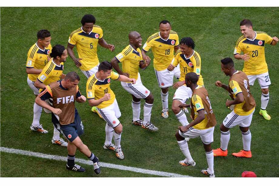 La imagen de la celebración de los goles de la selección de Colombia ha rodado por todo el mundo. / AFP