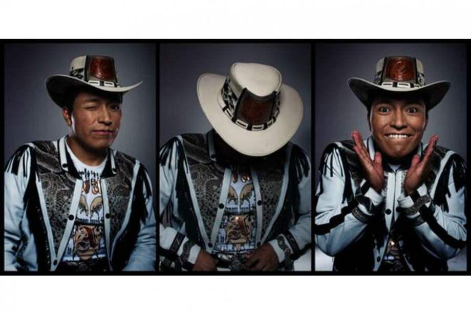 El Delfín de Quishpe se ha hecho popular por sus videos musicales en redes sociales. / Tomado de @delfin_quishpe