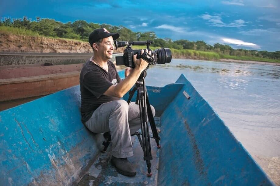 Mauricio Lezama en una de sus habituales salidas al río Arauca, en las que tomaba fotografías del paisaje. / Alfonso Giraldo