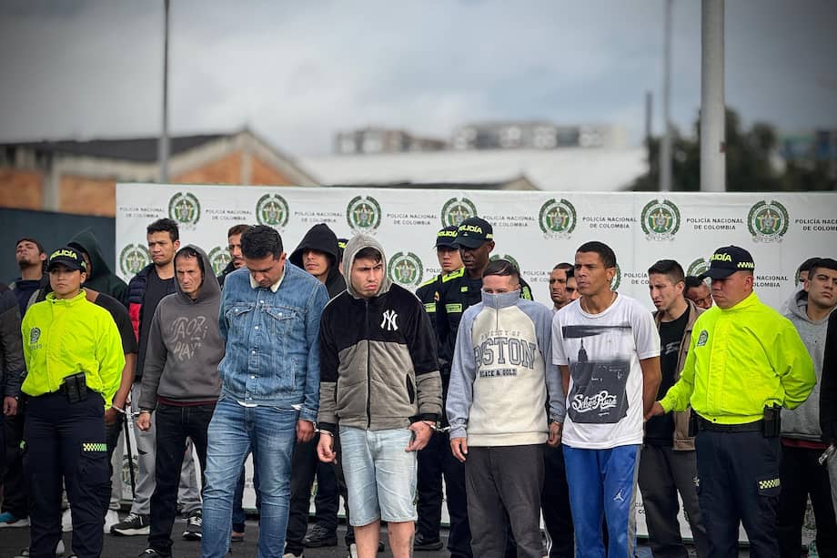 Policía presentó a los 73 capturados por homicidio en Bogotá, en medio del debate por la seguridad y la percepción ciudadana en la capital.