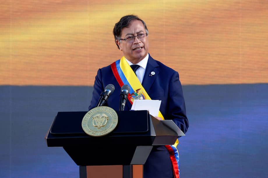 AME7949. BOGOTÁ (COLOMBIA), 07/08/2022.- El presidente de Colombia, Gustavo Petro, pronuncia su discurso de investidura hoy, en la Plaza Bolívar de Bogotá (Colombia). EFE/ Mauricio Dueñas Castañeda