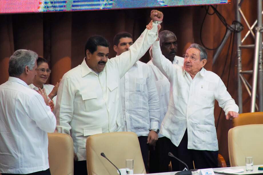 Nicolás Maduro y Raúl Castro.
/ AFP.