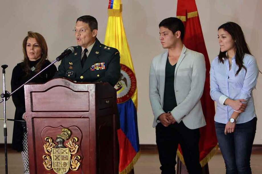 El general colombiano Rubén Darío Alzate durante una declaración a la prensa. /EFE