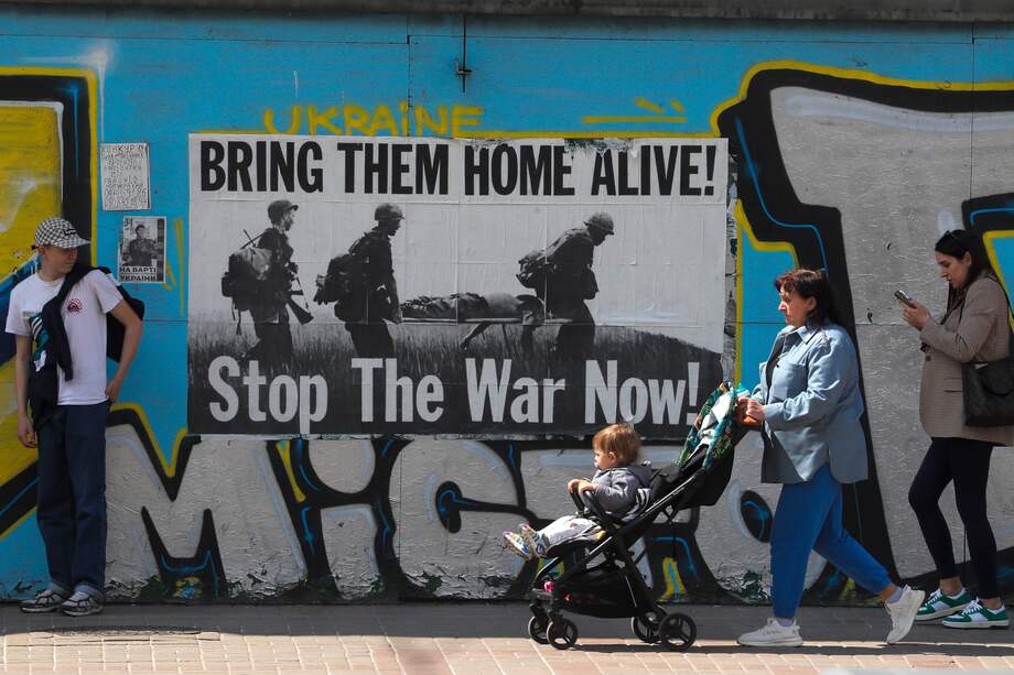 Las tropas rusas entraron en territorio ucraniano el 24 de febrero de 2022, iniciando un conflicto que ha provocado destrucción y una crisis humanitaria.