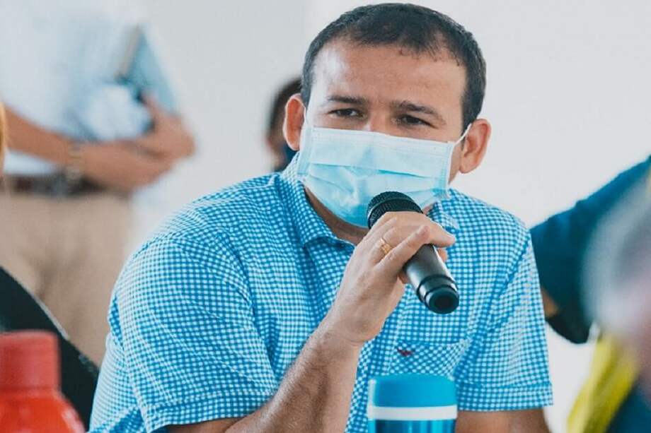 El gobernador Heydeer Palacio habla de los presuntos sobrecostos en la contratación de ayudas humanitarias en Guaviare. / Cortesía