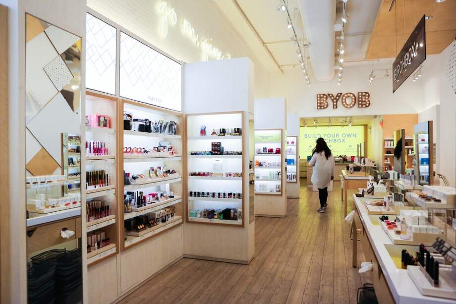 Birchbox es famosa por sus cajas llenas con papel de seda y muestras diminutas.