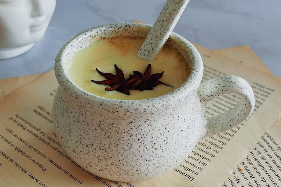 Para hacer esta leche dorada debes usar cúrcuma.