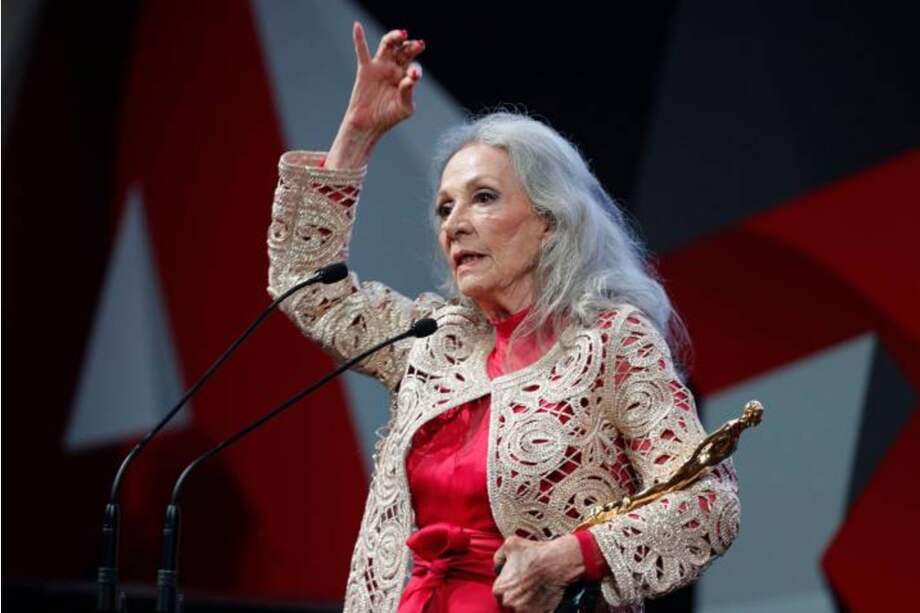 Isela Vega se dedicó a la actuación durante sesenta años. Uno de sus últimos papeles fue el de la abuela Victoria en la serie "La casa de las flores".