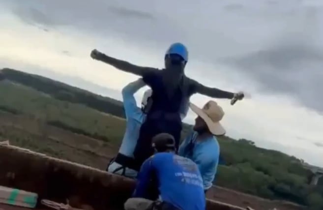 Mujer que quería hacer "bungee jumping" murió tras ser lanzada sin una cuerda en Brasil