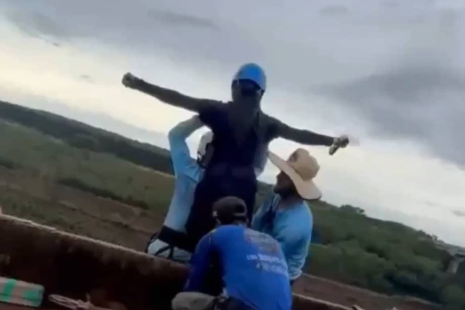 Según la prensa local, dos hombres huyeron después de los hechos, pero fueron localizados momentos después.