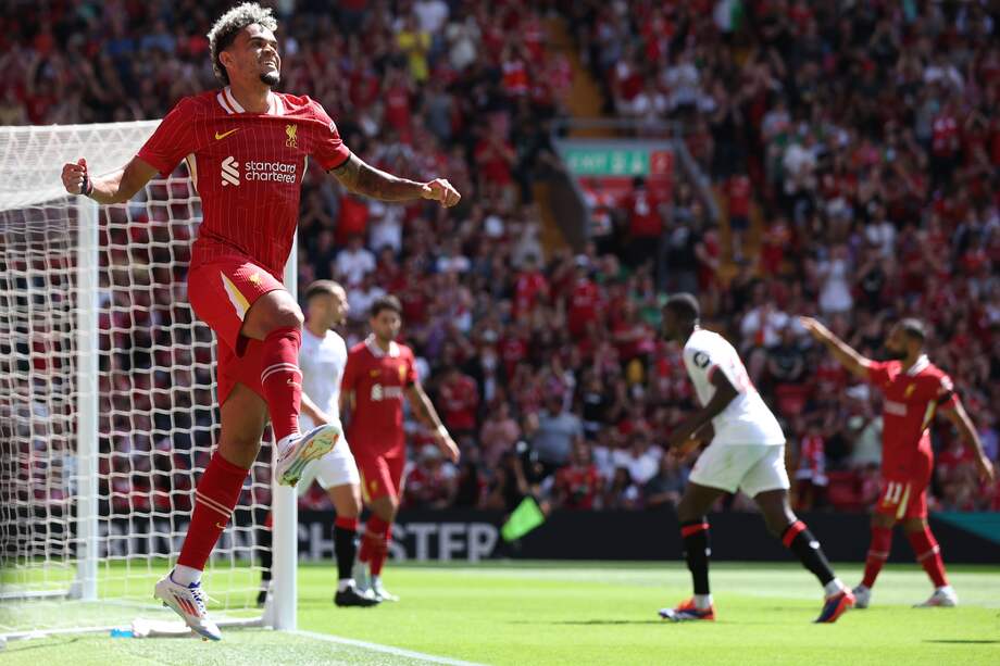 Luis Díaz, del Liverpool, celebra el gol del 3-0 durante el partido amistoso de fútbol entre el Liverpool y el Sevilla.