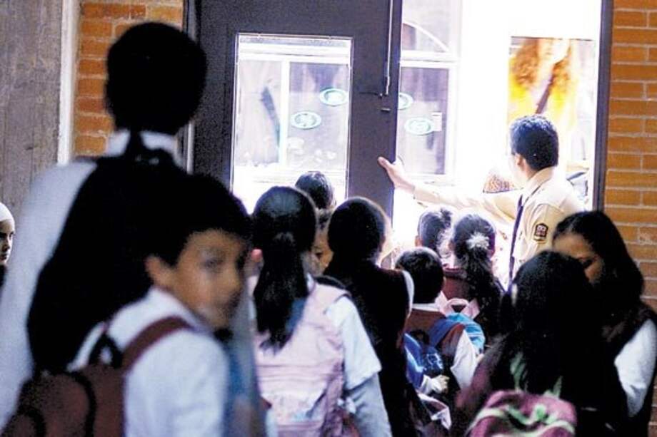 Proponen que servicio social en colegios de Bogotá tenga enfoque de paz