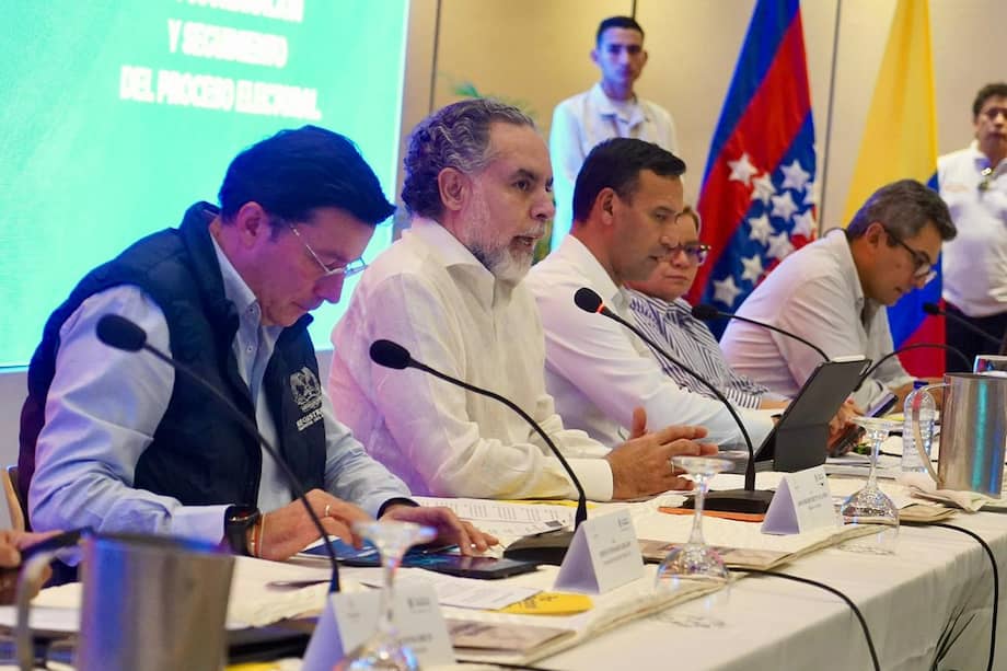 Comisión de garantías electorales en medio de tensión por versiones de fraude electoral.