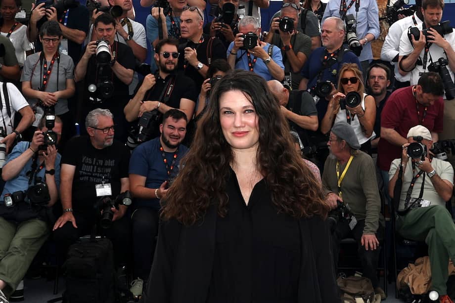 CANNES (France), 15/05/2025.- German Director Mascha Schilinski attends the photocall for 'Sound of Falling (In Die Sonne Schauen)' during the 78th annual Cannes Film Festival, in Cannes, France, 15 May 2025. The film festival runs from 13 to 24 May 2025. (Cine, Francia) EFE/EPA/MOHAMMED BADRA