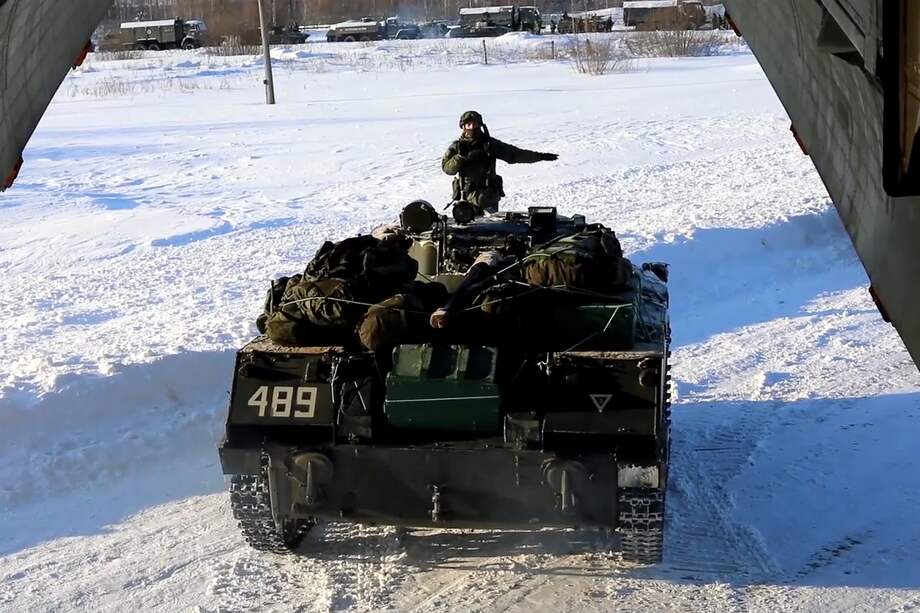 "Una lección de la historia reciente es que una vez que los rusos están en tu casa, a veces es muy difícil lograr que se vayan", dijo el secretario de Estado de los Estados Unidos, Antony Blinken, en rueda de prensa en Washington.