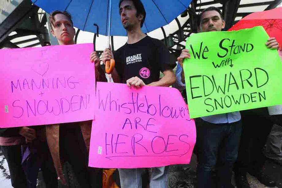 Pequeña manifestación en apoyo de la Administración Nacional de Seguridad (NSA) denunciante Edward Snowden en Union Square de Manhattan. /AFP