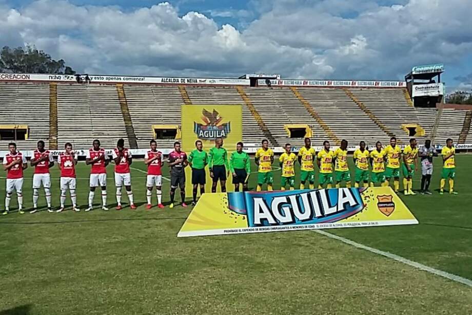 Atlético Huila e Independiente Santa Fe jugaron en el estadio Guillermo Plazas Alcid, de Neiva. / @AtleticoHuilaof