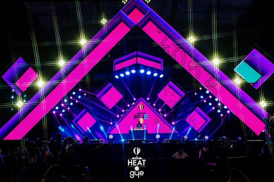 La tarima del Festival HEAT GYE Ecuador 2022 fue un derroche de tecnología y color.