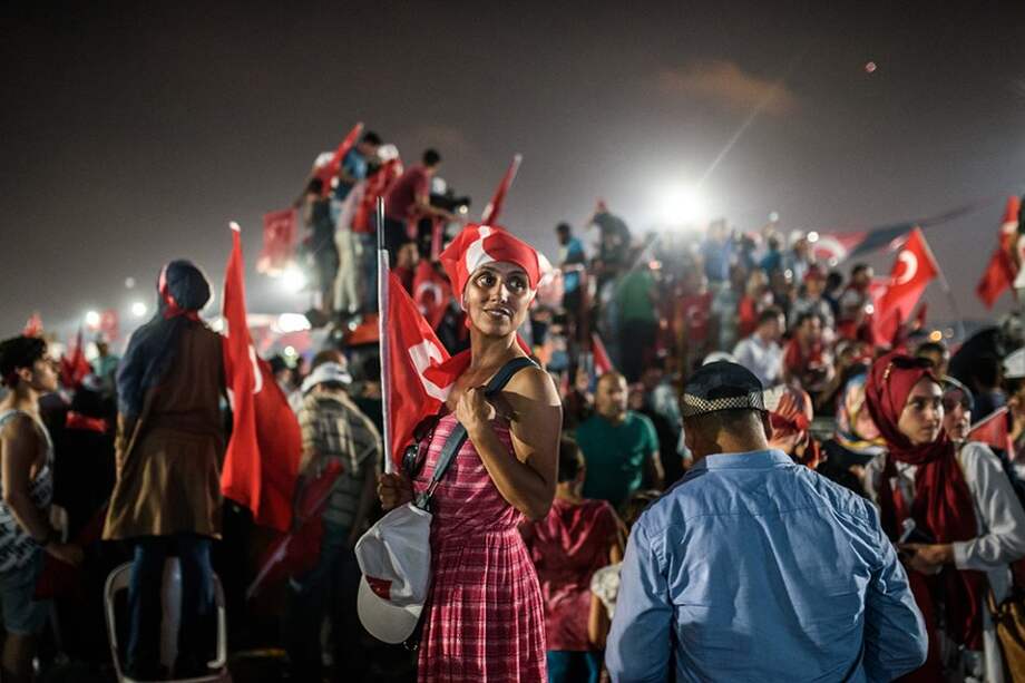 Más de 15.000 policías fueron desplegados en la gigantesca plaza de Yenikapi. Estambul ha sido blanco de varios atentados islamistas o prokurdos. / AFP