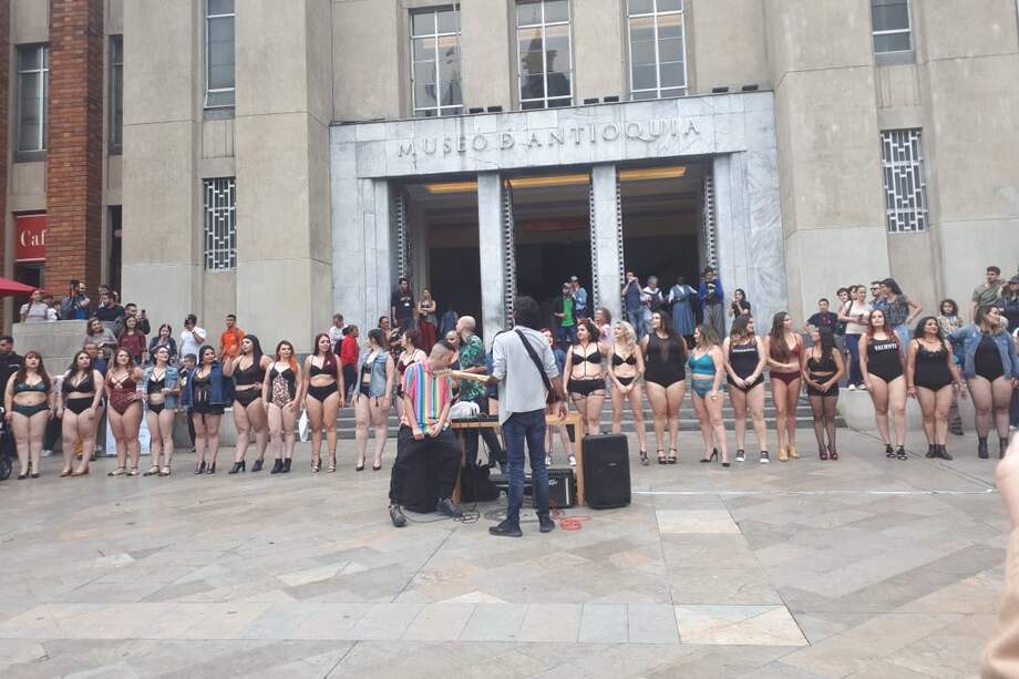 Tomada del Twitter: @lapesadademoda