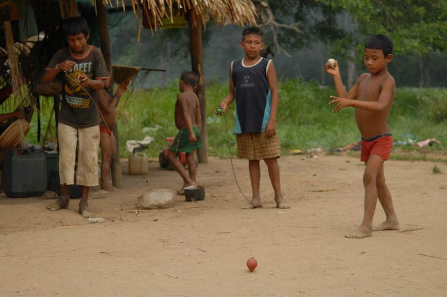 Pese a los apoyos alimentarios , los niños indígenas siguen siendo los más vulnerables frente a la desnutrición. / Archivo