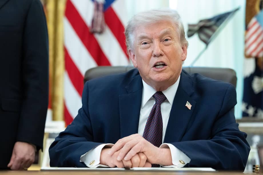 Donald Trump afirmó que Estados Unidos “no tendrá nada que ver” con lo que suceda en el estrecho de Ormuz, y, en cambio, declaró a los periodistas que la responsabilidad de mantener abierta esa vía marítima vital recaerá en los países que dependen de ella.