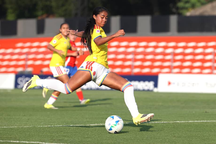 Maithe López en el partido del Sudamericano Femenino Sub-20 entre Chile y Colombia en el estadio Emiliano Ghezzi de Asunción, Paraguay.