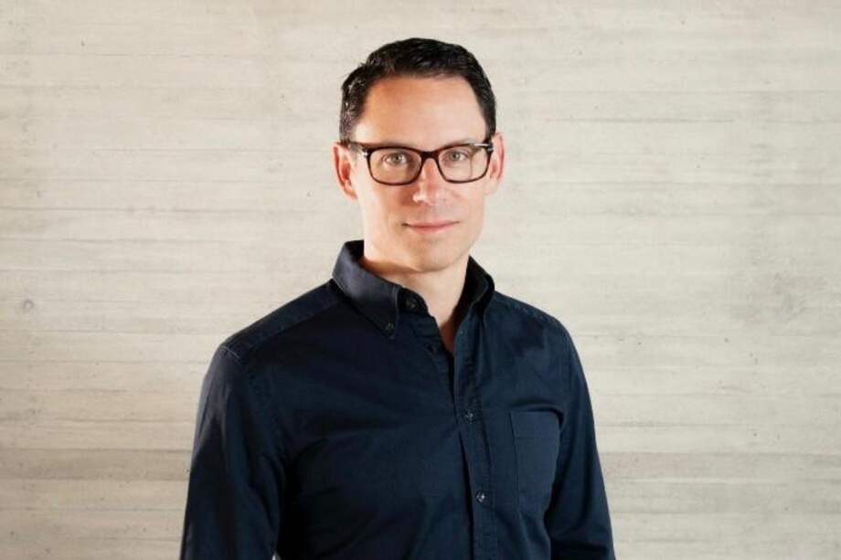 Él es Nicolás Vergara, el cofundador detrás de Hab Hotel.